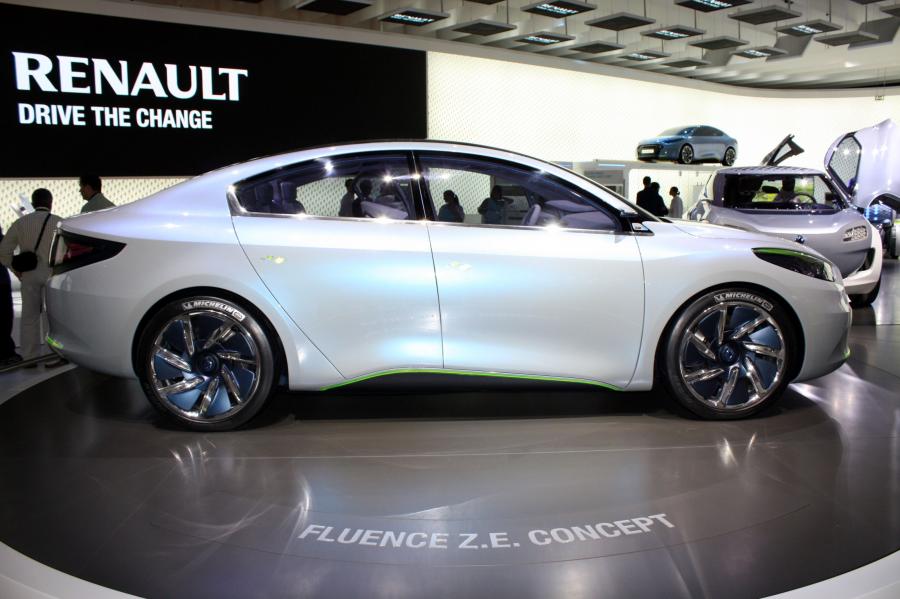  Renault Fluence Z.E. Concept 2009 года  (фото 28 из 103)